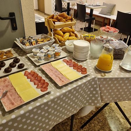 Hotel Maeva ,1 Star B&B يوريت دي مار المظهر الخارجي الصورة